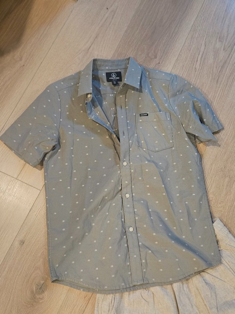Volcom Boys Button Down Dress Shirt